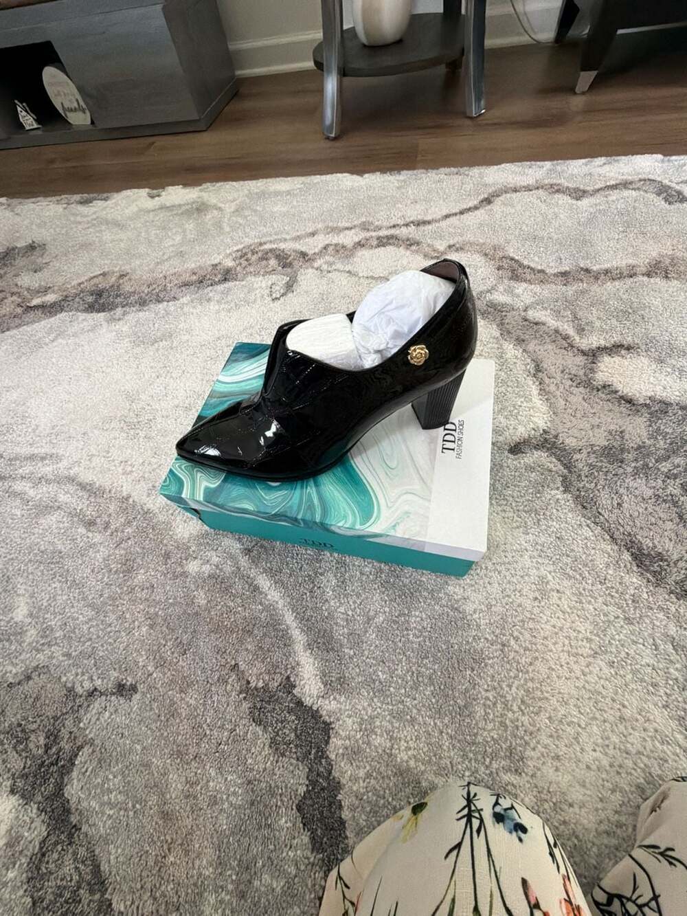 TDD Fashion Shoes Black Patent Pointed-Toe Ankle Boots with Gold Rose Accent